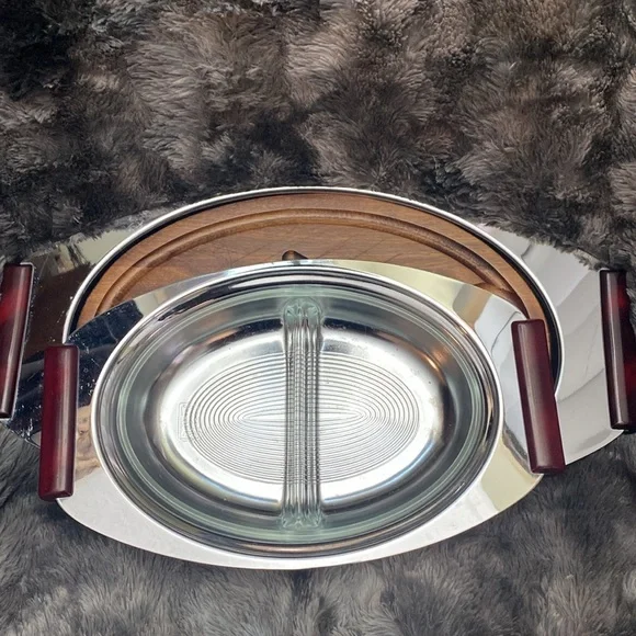 2 Vintage Chrome Serving
Trays made in Quebec - Picture 3 of 16
